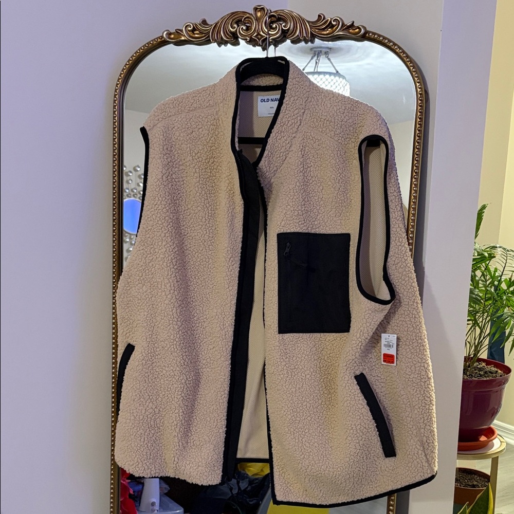 Old Navy Cream and Black Fleece Vest - Men’s XXL